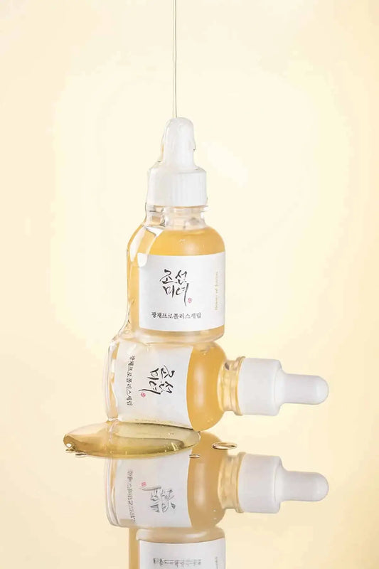 Beauty of Joseon Glow Serum bottle with a honey-like droplet, an effective Serum for Oily Skin that balances moisture.