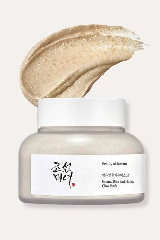 Creamy texture swatch of the rice and honey mask, making it the best face scrub for dry skin due to its moisturizing properties.