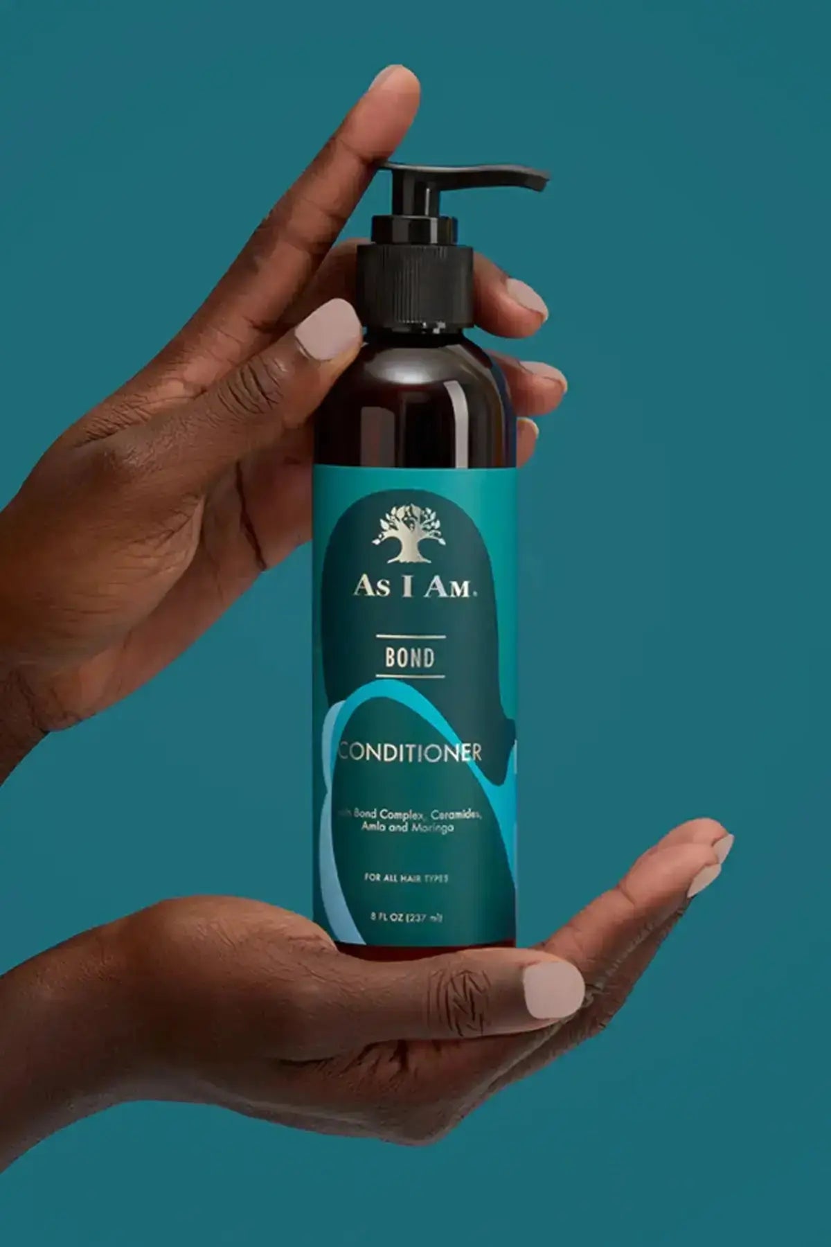 Infographic of the Lightweight Leave-In conditioner showing key ingredients: Ceramides, Amla, and Moringa for hair health.